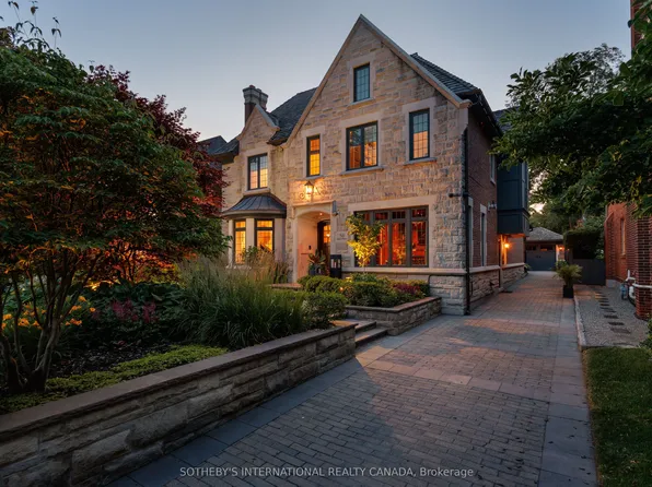 50 Queen Marys Dr, Toronto, ON M8X 1S4