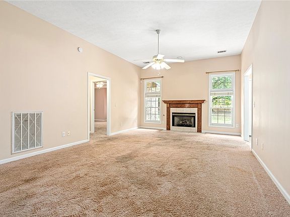 5th image of 619 Belmonte Dr
