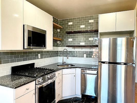 3rd image of 1308 Dean St #2F