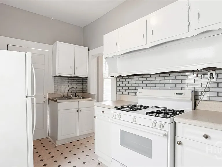 1023 W 37th St — Photo 29