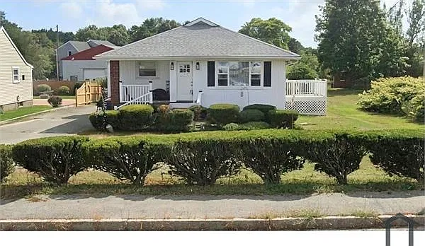 3 bed, 1100 sqft, $3,400 — Photo 1