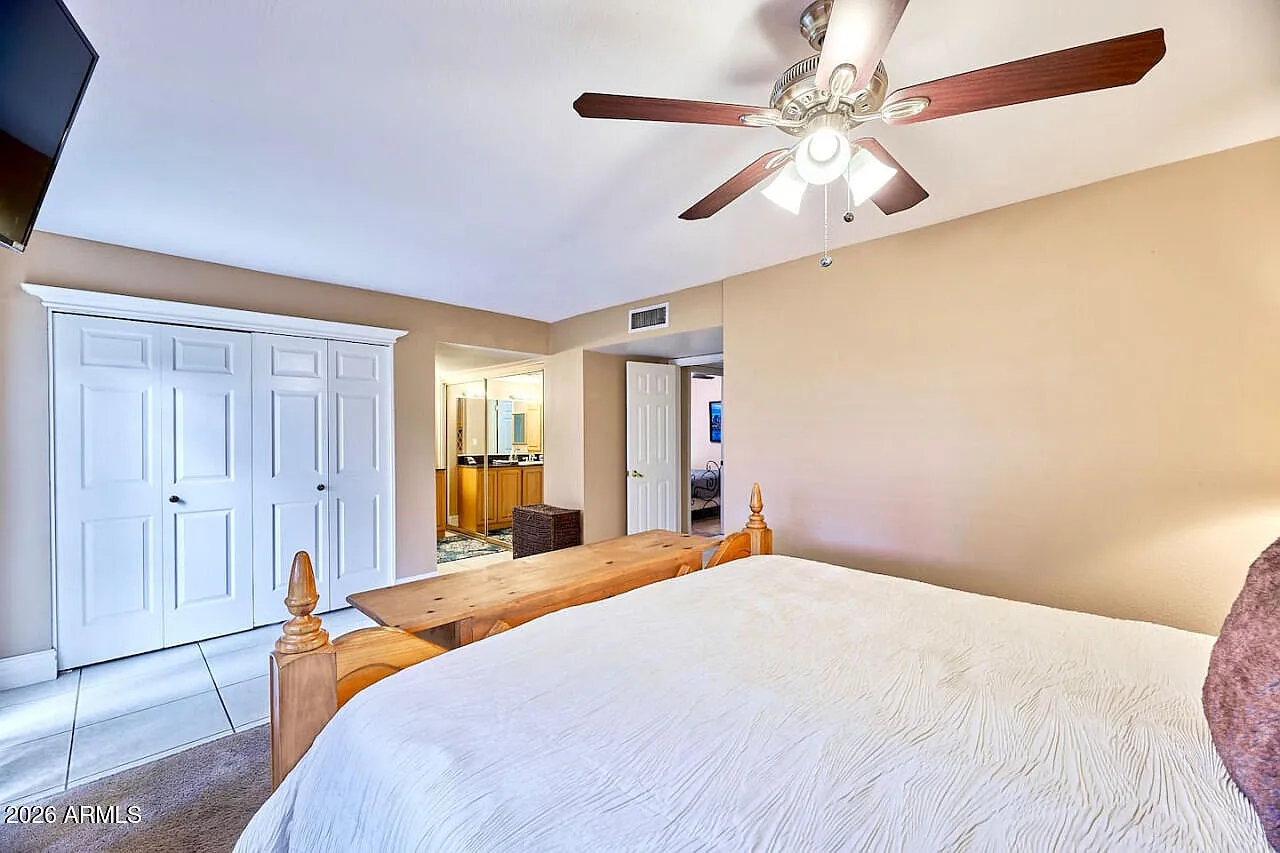 3 bed, 2.0 bath, 2024 sqft, $5,995 — Photo 3