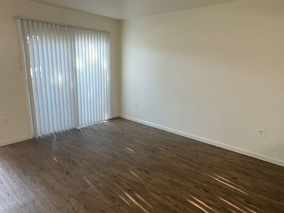 5th image of 401-457 N Park St #445