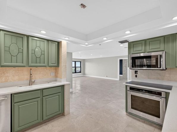 3200 Port Royale Dr N APT 1205