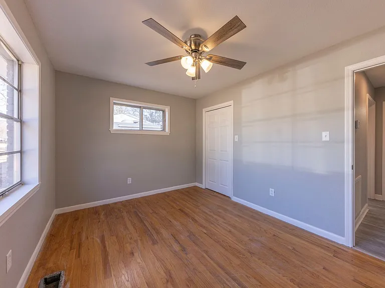 1809 W Center Ave — Photo 11