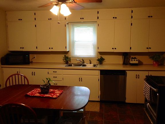 3rd image of 513 N Poplar St