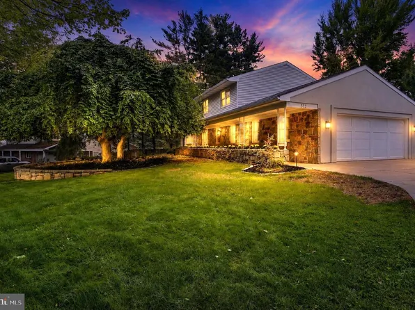 332 Blacklatch Ln, Camp Hill, PA 17011