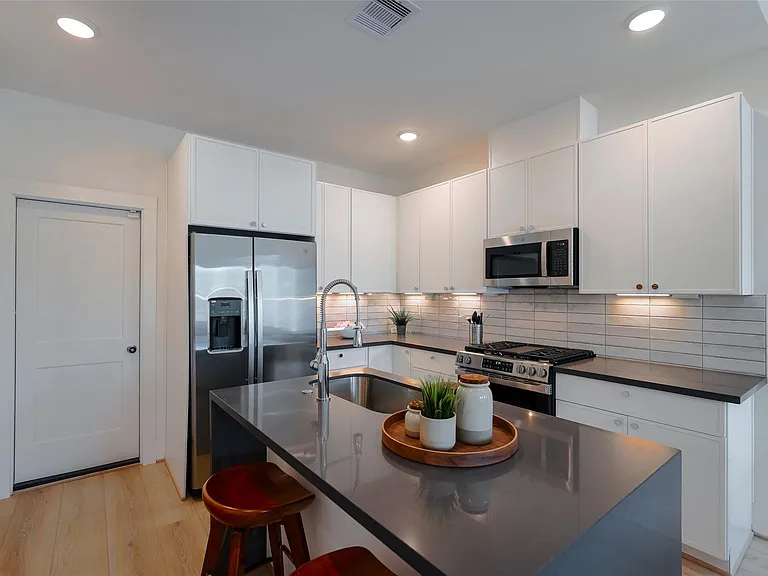862 Paul Quinn St #B — Photo 11