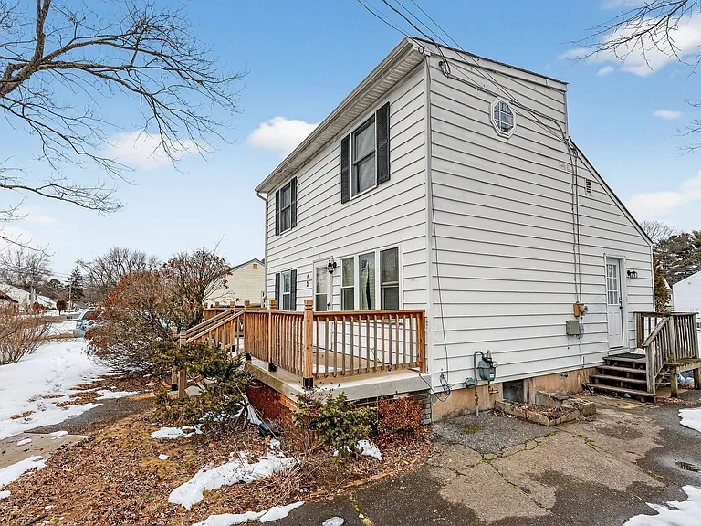 24 Steinhardt Ave — Photo 4