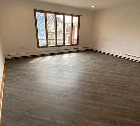 2nd image of 123 Bloomfield Ave