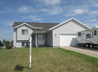 410 N 9th St, Goodhue, MN 55027