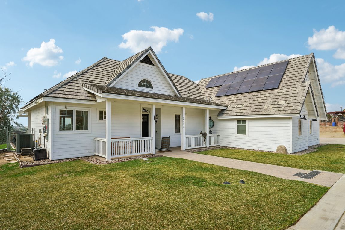 1-Crestview Dr-001