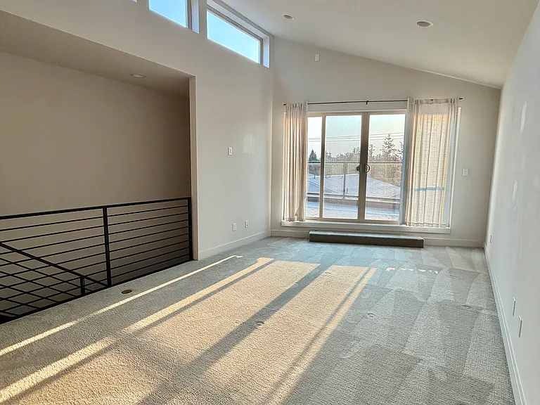 2383 Harbor Ave SW — Photo 3