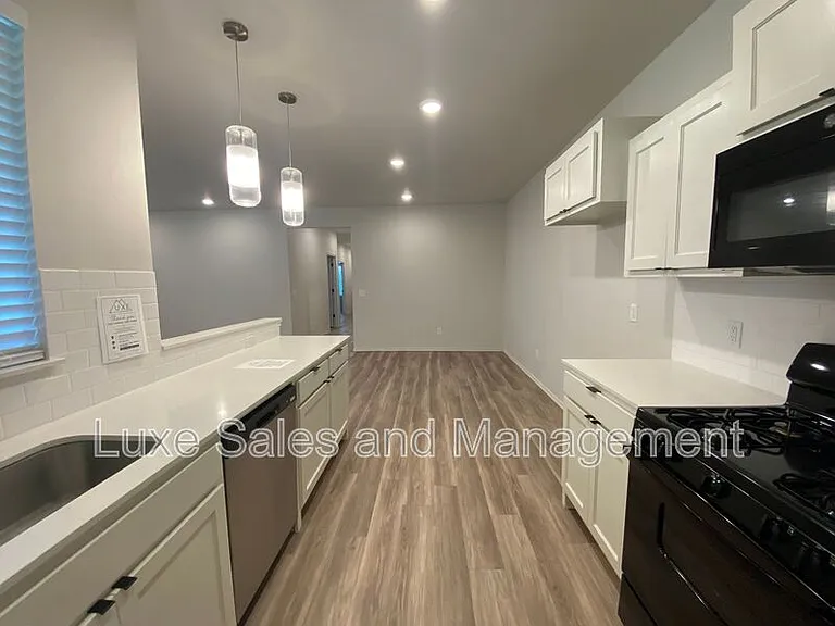 8000 NW 110th Dr — Photo 16