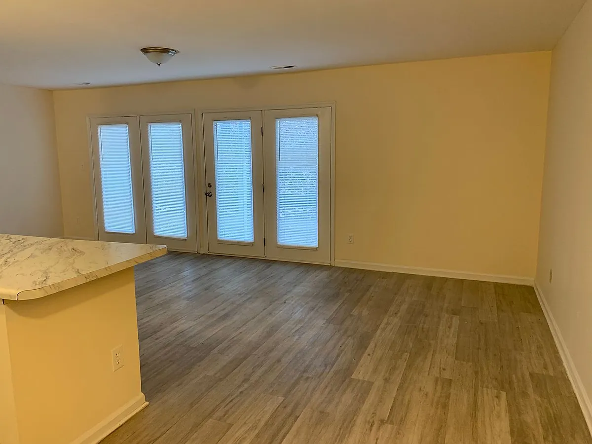 Building Photo - 2020-104 Quaker Lndg
