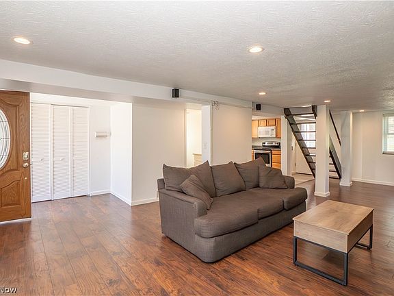 4th image of 266 Hazelwood Ave