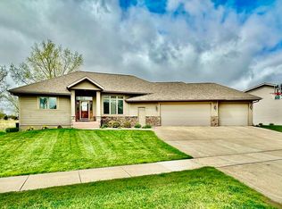 15 Muirfield Ct, Vermillion, SD 57069