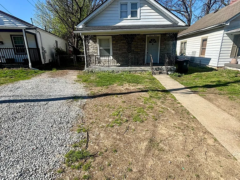 1112 Weller Ave — Photo 1