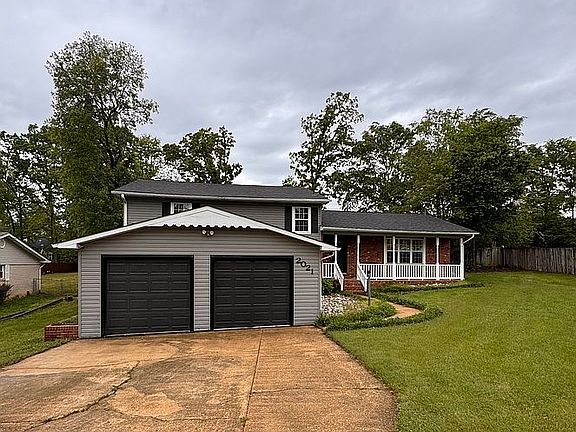 2nd image of 2021 Meadows Rd