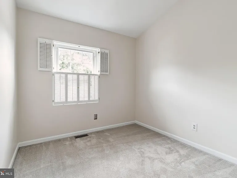 524 Kinsale Rd — Photo 16