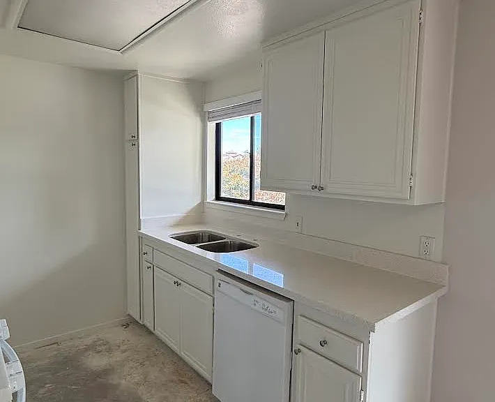 1001 E Cypress Ave — Photo 16