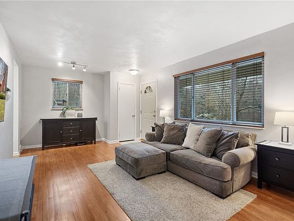 3rd image of 4312 Orchard View Dr
