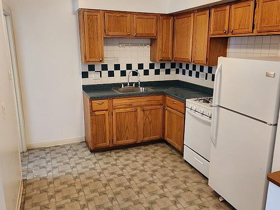 4th image of 6300 N Kenmore Ave APT G