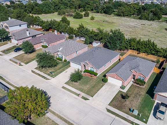 3rd image of 1525 Black Maple Dr