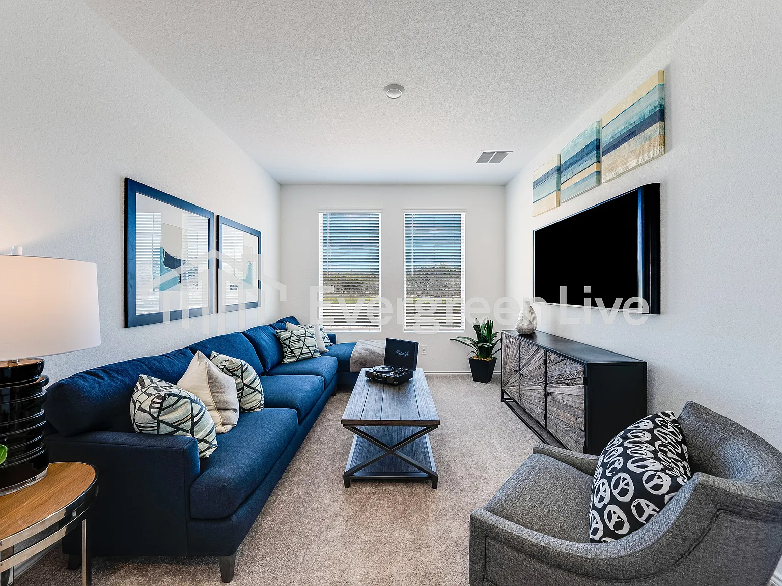 4 bed, 2.0 bath, 2081 sqft, $2,190 — Photo 4