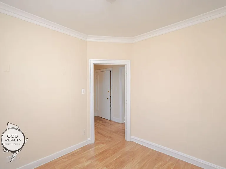 Berwyn Apartments — Photo 11