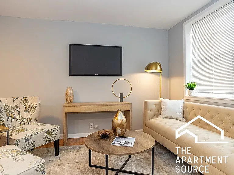 3729 North Clifton Avenue, Unit 1R — Photo 3