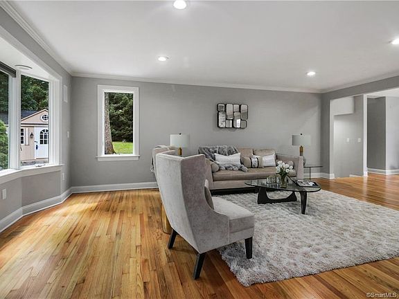 5th image of 52 Silver Spring Rd