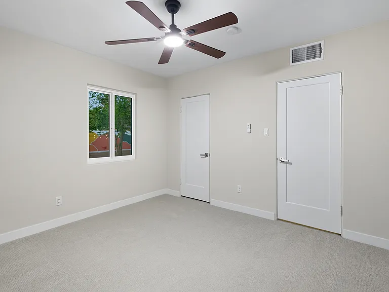 1630 E Catalina Dr — Photo 13
