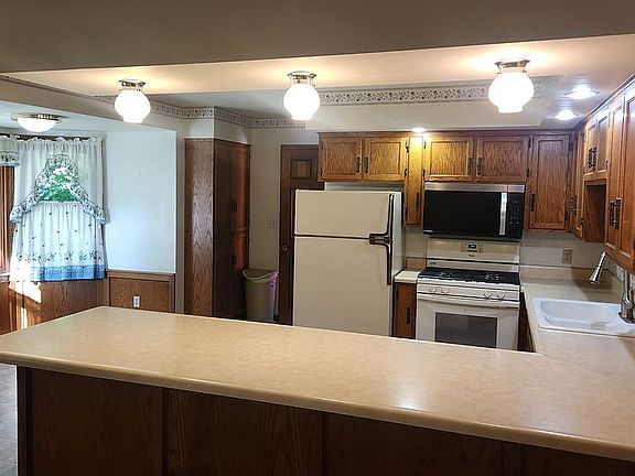 5th image of 160 Niagara Ct NW