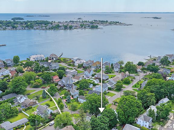 2nd image of 118 Shorefront Park