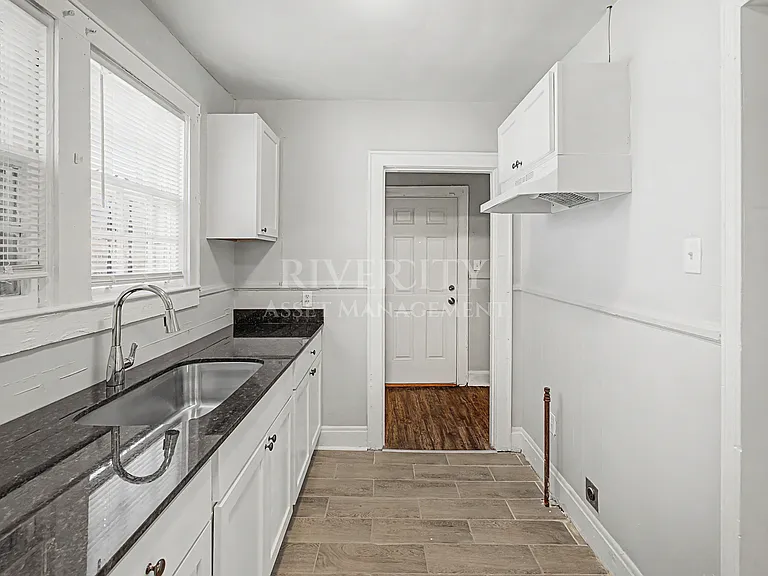 1052 National St — Photo 15