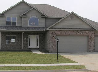 104 E Lee St, Tremont, IL 61568