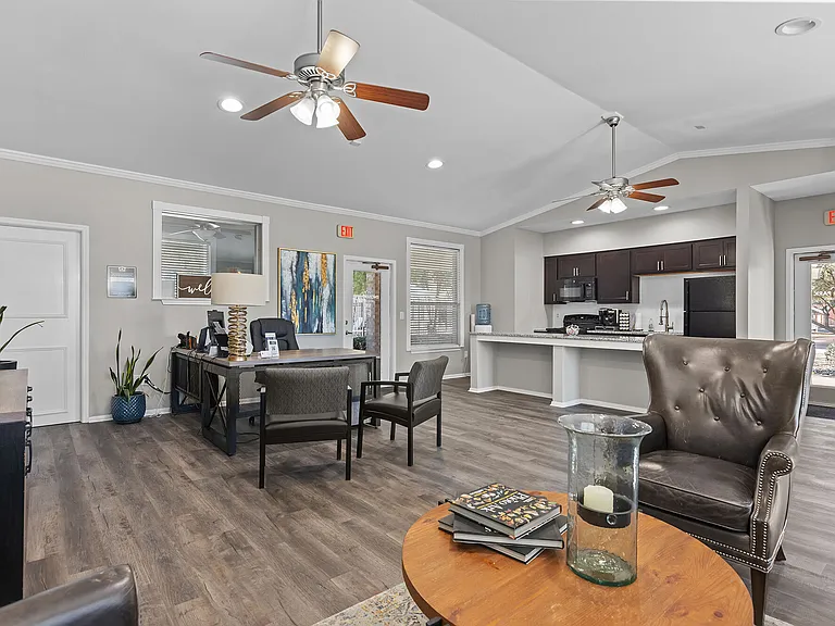 Encino Park Apartments — Photo 17