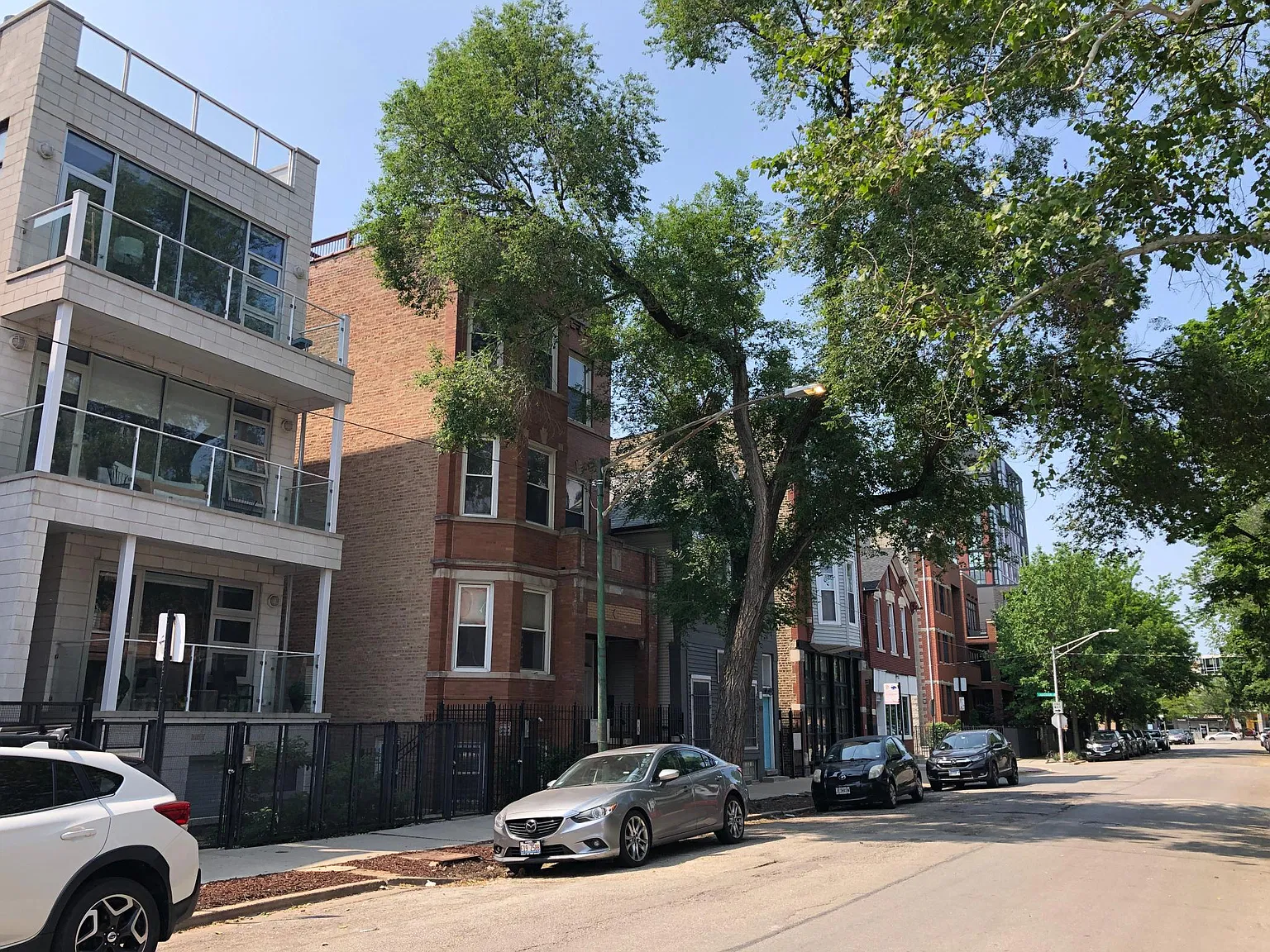 2 bed, 690 sqft, $2,300 — Photo 2