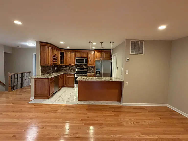 489 Hawthorne Pl — Photo 6