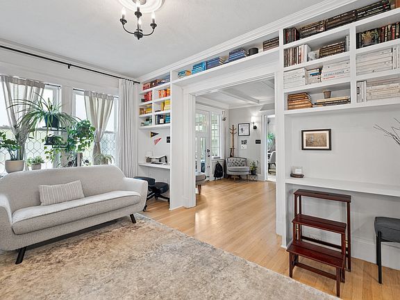 4th image of 427-429 S Huntington Ave Unit 1