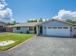 2048 Hamilton Ln, Grants Pass, OR 97527