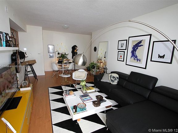 3rd image of 601 NE 23rd St APT 1107
