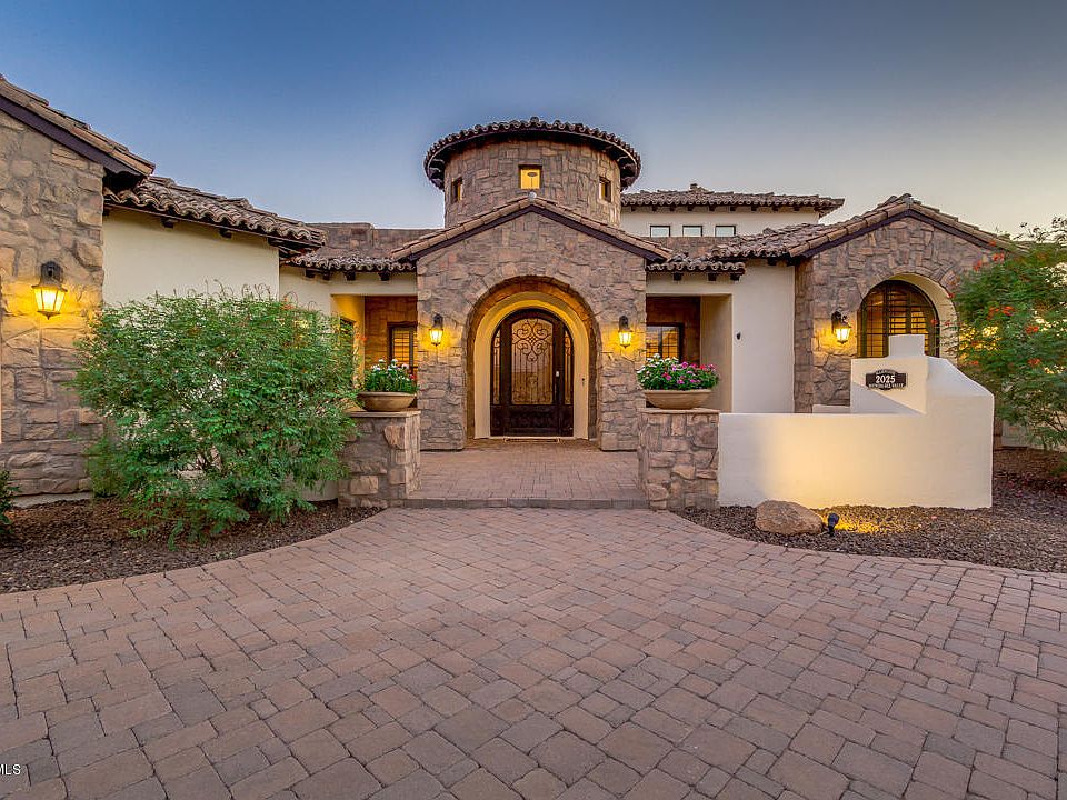 1st image of 2025 E Avenida Del Valle Ct