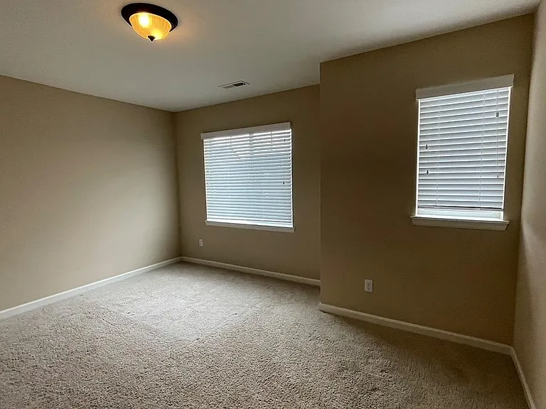 7443 NW Oakfern Dr — Photo 15