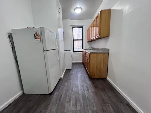 14 Bogardus Place image 5 of 13