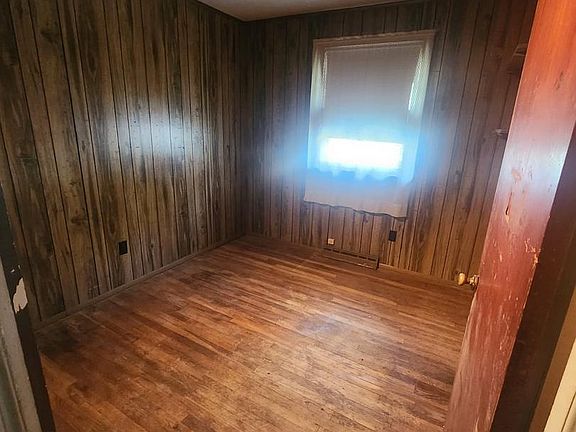 2nd image of 1046 Kline Ave
