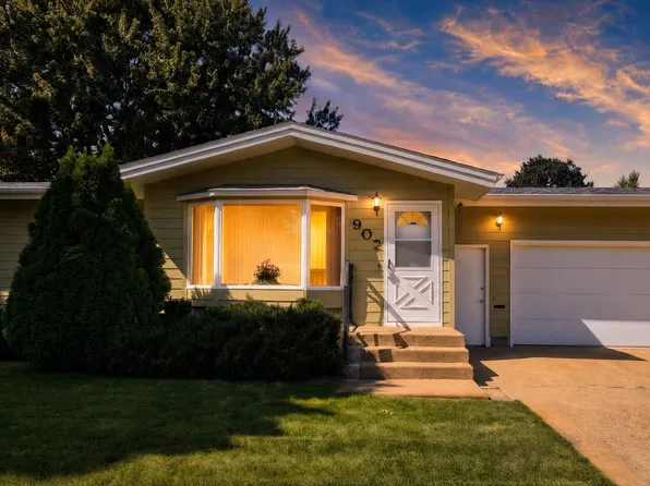 907 Senior Ave, Dickinson, ND 58601