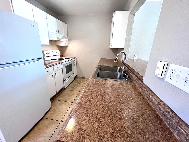 5125 E 2nd St #4 — Photo 5