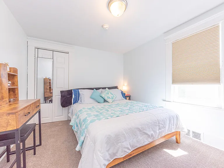 1123 W Huron St — Photo 31